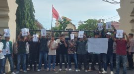Foto : GERPOSI Melakukan Aksi Di Depan Kejati NTB 21 November 2025