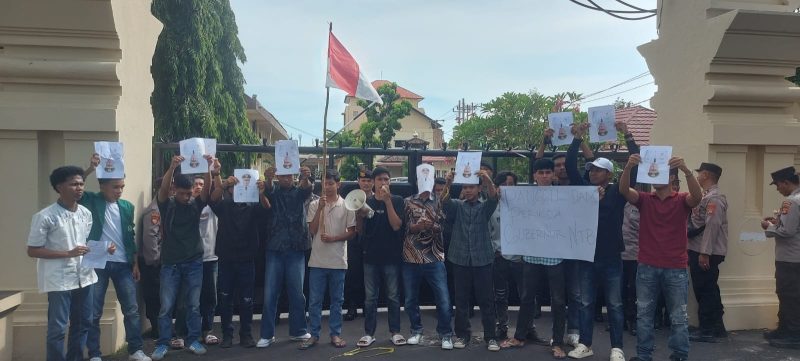 Foto : GERPOSI Melakukan Aksi Di Depan Kejati NTB 21 November 2025