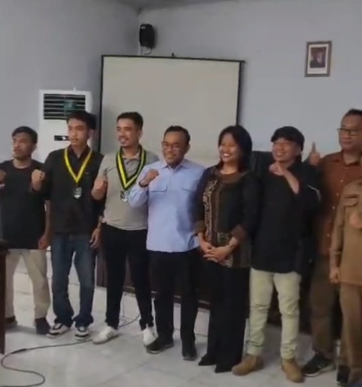 SEMMI NTB Berfoto Bersama Anggota KOMISI III DPRD Kota Bima Usai RDP