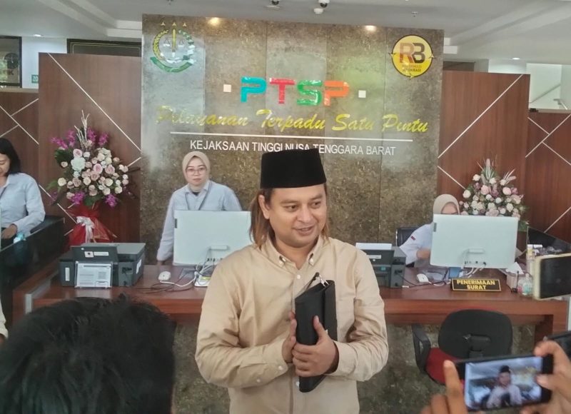 Foto: Abdul Rahim Anggota DPRD NTB Ketika Memberikan Keterangan Sebagai Saksi Di Kejati NTB (02/12/2025)