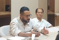 Foto: Fuad, selaku kuasa hukum pihak ketiga, memberikan keterangan pers di Camoris Coffee dan Resto, Kota Mataram, pada Senin, 20 April 2026.(JD09)