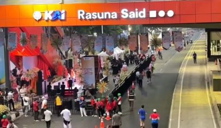 Foto: Suasana pelaksanaan Hari Bebas Kendaraan Bermotor (HBKB) atau Car Free Day (CFD) perdana di kawasan Jalan H.R. Rasuna Said, Jakarta, tepat di depan Stasiun LRT Jabodebek Rasuna Said. Pemerintah Provinsi DKI Jakarta memutuskan untuk menghentikan sementara kegiatan ini mulai Minggu (17/5/2026) guna melakukan evaluasi teknis dan penataan fasilitas publik.