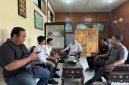 Foto: Pengurus FPP-NTB berdialog dengan jajaran Disperindag Provinsi NTB dalam audiensi terkait dugaan aktivitas usaha tanpa izin oleh CV Kecubung di Kecamatan Sape, Kabupaten Bima, Jumat (22/5/2026).