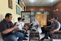 Foto: Pengurus FPP-NTB berdialog dengan jajaran Disperindag Provinsi NTB dalam audiensi terkait dugaan aktivitas usaha tanpa izin oleh CV Kecubung di Kecamatan Sape, Kabupaten Bima, Jumat (22/5/2026).