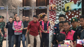 Foto: Mantan Kepala Badan Gizi Nasional (BGN) Dadan Hindayana, bersama Sonny Sanjaya dan Lodewyk Pusung, digiring petugas keluar dari Gedung Bundar Jampidsus dengan mengenakan rompi tahanan khas Kejaksaan Agung, Jakarta, Rabu (3/6/2026). Pihak Kejaksaan Agung masih belum memberikan keterangan resmi terkait konstruksi perkara yang menjerat ketiganya. (Istimewa)