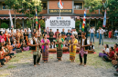 Suasana kemeriahan program Sabtu Budaya di SMAN 9 Mataram yang diisi dengan penampilan seni tradisional, permainan rakyat, dan penggunaan pakaian adat khas NTB sebagai upaya merawat tradisi dan membentuk karakter siswa berbasis Profil Pelajar Pancasila. (Foto: dok.istimewa)