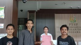Foto: Aliansi Mahasiswa Peduli Indonesia (AMPI) NTB saat menyampaikan laporan dugaan penyimpangan proyek peningkatan dan rehabilitasi jaringan irigasi BBWS NT I senilai Rp54 miliar ke Kejaksaan Tinggi Nusa Tenggara Barat (Kejati NTB), Rabu (3/6/2026). (JD27).