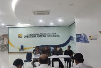 Perwakilan Gerakan Mahasiswa dan Pemuda Penyelamat APBN (GMPPA) saat diterima oleh pejabat Direktorat Jenderal Cipta Karya di kantor Kementerian Pekerjaan Umum, Jakarta, Selasa (9/6/2026). Pertemuan tersebut membahas tuntutan mahasiswa terkait dugaan manipulasi tender proyek Sekolah Rakyat senilai Rp250 miliar di NTB. (Foto: Istimewa)