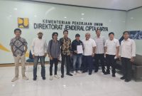 Diterima Kementerian PU: Perwakilan Gerakan Mahasiswa dan Pemuda Penyelamat APBN (GMPPA) saat diterima langsung oleh sejumlah pejabat di Direktorat Jenderal Cipta Karya Kementerian PU, Jakarta, Selasa (9/6/2026), untuk menyerahkan tuntutan terkait dugaan monopoli proyek di BP2JK NTB. (Foto: dok.istimewa)
