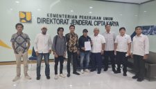 Diterima Kementerian PU: Perwakilan Gerakan Mahasiswa dan Pemuda Penyelamat APBN (GMPPA) saat diterima langsung oleh sejumlah pejabat di Direktorat Jenderal Cipta Karya Kementerian PU, Jakarta, Selasa (9/6/2026), untuk menyerahkan tuntutan terkait dugaan monopoli proyek di BP2JK NTB. (Foto: dok.istimewa)