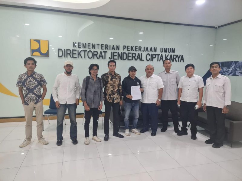 Diterima Kementerian PU: Perwakilan Gerakan Mahasiswa dan Pemuda Penyelamat APBN (GMPPA) saat diterima langsung oleh sejumlah pejabat di Direktorat Jenderal Cipta Karya Kementerian PU, Jakarta, Selasa (9/6/2026), untuk menyerahkan tuntutan terkait dugaan monopoli proyek di BP2JK NTB. (Foto: dok.istimewa)