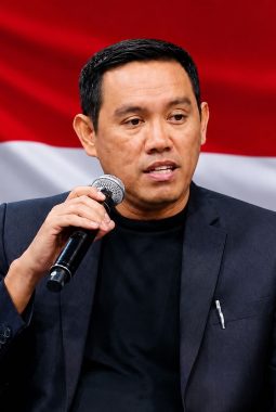 Menetapkan LGBTQ sebagai Ancaman Nonmiliter Tidak Cukup, Negara Wajib Mengaturnya dalam Koridor Rule of Law