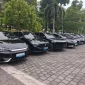 Armada mobil listrik hasil pengadaan sewa Pemprov NTB tahun anggaran 2026. Program ini menuai sorotan hukum setelah dilaporkan ke Kejati NTB dengan dugaan manipulasi lonjakan anggaran dari Rp 8,3 miliar menjadi lebih dari Rp 14 miliar, di tengah temuan bahwa pemda masih memiliki ribuan unit kendaraan dinas aktif. (Foto: Dok. Suara NTB)