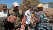 Foto: Raffi Ahmad dan The Dudas Minus One salurkan bantuan Rp1 miliar untuk warga terdampak kebakaran Rumah Adat Sade, Lombok Tengah.(JD09)