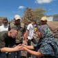 Foto: Raffi Ahmad dan The Dudas Minus One salurkan bantuan Rp1 miliar untuk warga terdampak kebakaran Rumah Adat Sade, Lombok Tengah.(JD09)