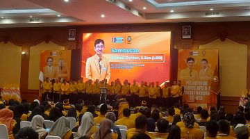 Ketua DPD Partai Hanura NTB Ahmad Dahlan memberikan sambutan di depan ratusan kader saat acara pelantikan pengurus DPD dan DPC Partai Hanura se-NTB di Hotel Lombok Raya, Mataram, Sabtu, 1 Agustus 2026. (Foto:JD09)