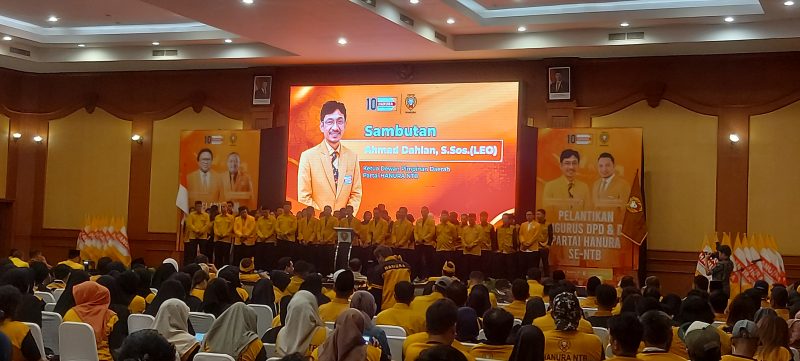 Ketua DPD Partai Hanura NTB Ahmad Dahlan memberikan sambutan di depan ratusan kader saat acara pelantikan pengurus DPD dan DPC Partai Hanura se-NTB di Hotel Lombok Raya, Mataram, Sabtu, 1 Agustus 2026. (Foto:JD09)