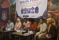 Foto: Arif Kurniadin Ketua Umum Gabungan Kawula Muda Bima Dompu (GAKADA BIDOM) Pulau Lombok saat memberikan sambutan di acara dialog publik bertajuk