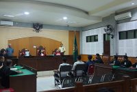 Ketua Majelis Hakim Dewi Santini (tengah) memimpin sidang pembacaan putusan kasus dugaan gratifikasi dana pokir DPRD NTB di Pengadilan Tipikor Mataram, Rabu (5/8/2026). Tiga legislator NTB yakni Hamdan Kasim, Indra Jaya Usman, dan Muhammad Nashib Ikroman divonis bebas dari seluruh dakwaan JPU. (Foto: Dok. JD09)