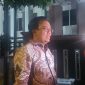 Kuasa Hukum tiga terdakwa, Dr. Irpan Suriadiata, S.H.I., M.H., memberikan keterangan kepada awak media usai persidangan vonis bebas di Pengadilan Negeri Tipikor Mataram, NTB, Rabu (5/8/2026). (Foto: Dok. JD09)