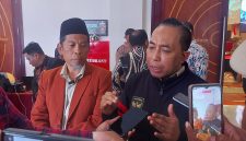 Foto: Anggota Komisi V DPR RI, Mori Hanafi memberikan keterangan kepada awak media mengenai penundaan target penyelesaian pembangunan Gedung DPRD NTB di Hotel Golden Palace, Mataram, Rabu,12/8/2026.(JD09)