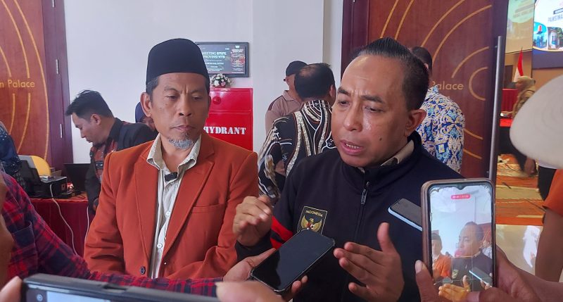 Foto: Anggota Komisi V DPR RI, Mori Hanafi memberikan keterangan kepada awak media mengenai penundaan target penyelesaian pembangunan Gedung DPRD NTB di Hotel Golden Palace, Mataram, Rabu,12/8/2026.(JD09)