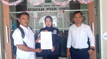 Foto : pelaporan resmi di terima kejaksaan negeri dompu