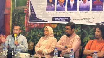Foto: Direktur RSUD Provinsi NTB dr. Asrul Sani (kiri) bersama Anggota Komisi V DPRD NTB Nadirah, Akademisi UNBIM Alfisahrin, dan Relawan Kemanusiaan Kaharuddin Abbas saat menjadi pembicara dalam dialog publik yang digelar GAKADA BIDOM di Hangout Coffee, Senin, 3 Agustus 2026. Forum ini membahas isu dugaan ketidaksesuaian diagnosis medis pada pasien rujukan asal Bima dan Dompu.(JD09)