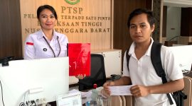 Foto: Penyerahan berkas laporan dugaan korupsi Program Revit Sekolah Kab. Bima TA 2025 di Kejati NTB oleh APIK NTB.(JD09)