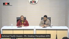 Foto : Plt. Direktur Penyidikan KPK, Achmad Taufik Husein Bersama Juru Bicara KPK Budi Prasetyo Saat Konferensi Pers Komisi Pemberantasan Korupsi (KPK) resmi menahan empat tersangka dalam perkara dugaan tindak pidana korupsi (TPK) terkait pekerjaan asuransi PT Asuransi Jasa Indonesia (Jasindo) pada PT Pelayaran Nasional Indonesia (PT Pelni) untuk periode 2015–2020,Jum’at (31/7)