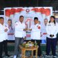 Foto: Jajaran pengurus DPD PRI NTB berfoto bersama dalam momen pemotongan tumpeng HUT ke-1 Partai Rakyat Indonesia. Dalam perayaan ini, DPD PRI NTB menegaskan kesiapan infrastruktur partai di seluruh kabupaten/kota se-NTB dan menargetkan keterwakilan penuh di legislatif pada Pemilu 2029.(JD09)