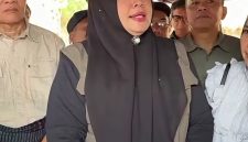 Foto: Wakil Gubernur NTB Indah Dhamayanti Putri (Ibu Dinda) meninjau lokasi penanganan pascakebakaran serta menyapa warga terdampak di Desa Adat Sade, Kabupaten Lombok Tengah, Minggu (23/8).