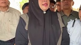 Foto: Wakil Gubernur NTB Indah Dhamayanti Putri (Ibu Dinda) meninjau lokasi penanganan pascakebakaran serta menyapa warga terdampak di Desa Adat Sade, Kabupaten Lombok Tengah, Minggu (23/8).