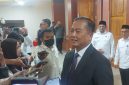 Foto: Gubernur NTB Lalu Muhammad Iqbal (tengah) diwawancarai oleh jurnalis, Rabu, 16 September 2026. Iqbal menyoroti pentingnya klausul khusus untuk provinsi kepulauan dalam RUU Reforma Agraria guna mengatasi kompleksitas isu pertanahan di pulau-pulau kecil.(JD88)