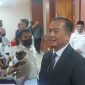 Foto: Gubernur NTB Lalu Muhammad Iqbal (tengah) diwawancarai oleh jurnalis, Rabu, 16 September 2026. Iqbal menyoroti pentingnya klausul khusus untuk provinsi kepulauan dalam RUU Reforma Agraria guna mengatasi kompleksitas isu pertanahan di pulau-pulau kecil.(JD88)