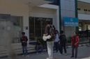 Mahasiswa yang tergabung dalam Koorkom IMM Universitas Muhammadiyah Mataram (UMMAT) menggelar aksi demonstrasi di depan Gedung Rektorat dan Pascasarjana. Aksi ini menyoroti tiga isu utama: pemotongan dana PKKMB, pengelolaan KIP Kuliah, dan status penugasan kembali seorang dosen. [Foto: Dok. Pribadi]