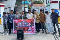 Foto: Aksi unjuk rasa KPK-PD NTB di depan gerbang Kejaksaan Tinggi NTB menuntut pengusutan dugaan penyimpangan dana revitalisasi sekolah di Kabupaten Bima.(JD09)