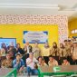 Tim Dosen Pengabdian Masyarakat Universitas Mataram (Unram) foto bersama para siswa dan guru SMKN 2 Gerung usai pembukaan program penguatan kewarganegaraan ekologi berbasis media digital, Sabtu (5/9/2026). (Foto: Dok. Unram)