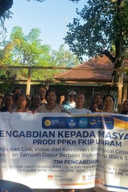 Kurangi Kebiasaan Bakar Sampah, TIM Pengabdian Unram Dampingi Warga Sengkongo Kelola Sampah dengan Maggot