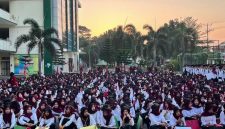 Foto: Ribuan mahasiswa baru mengikuti kegiatan Pengenalan Kehidupan Kampus bagi Mahasiswa Baru (PKKMB) Universitas Muhammadiyah Mataram (UMMAT) Tahun Akademik 2026/2027 di halaman kampus UMMAT, Mataram, Nusa Tenggara Barat, Senin 21/9/2026.(Dok.Istimewa)