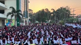Foto: Ribuan mahasiswa baru mengikuti kegiatan Pengenalan Kehidupan Kampus bagi Mahasiswa Baru (PKKMB) Universitas Muhammadiyah Mataram (UMMAT) Tahun Akademik 2026/2027 di halaman kampus UMMAT, Mataram, Nusa Tenggara Barat, Senin 21/9/2026.(Dok.Istimewa)