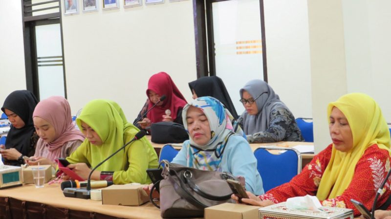 Foto: Peserta mengikuti sesi pelatihan dan pendampingan secara aktif. Kegiatan memadukan paparan, diskusi, studi kasus, praktik penyusunan perangkat, asesmen, dan refleksi.(Dok. Tim PkM)
