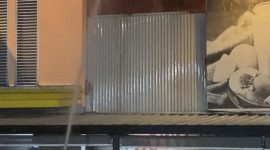 Foto : Outlet yang menjual soto kopro di kawasan Pasar Modern Sinpasa, di samping Summarecon Mall Serpong, terbakar pada Senin (7/9/2026)