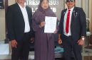 Foto: Tim Advokat dari Law Office Deden Satiawan, S.H., M.H., & Partners bersama sang klien, Linda Susilawati selaku Direktur PT Indah Harmoni Anugrah.(JD09)