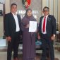 Foto: Tim Advokat dari Law Office Deden Satiawan, S.H., M.H., & Partners bersama sang klien, Linda Susilawati selaku Direktur PT Indah Harmoni Anugrah.(JD09)