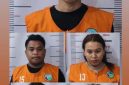 Berbaju tahanan oranye, Ketua Dewan Pimpinan Daerah Ikatan Mahasiswa Pemuda dan Pemerhati Hukum Nusa Tenggara Barat. (IMPERIUM NTB) Muhammad Ramadhan (bersama empat rekannya) dihadirkan dalam pengungkapan kasus penyalahgunaan narkotika jenis sabu oleh Ditresnarkoba Polda NTB. (Foto: Dok. Istimewa)