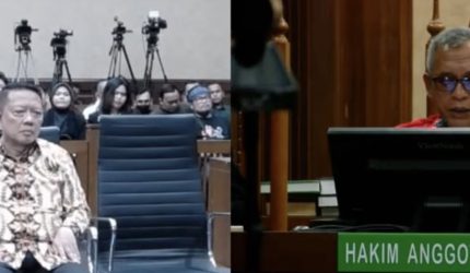 Foto: Sidang Putusan Sela Eks Jampidsus Febrie (26/10)
