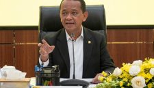 Foto: Menteri Energi dan Sumber Daya Mineral (ESDM) Bahlil Lahadalia Dalam Konferensi Pers di Jakarta (26/10)