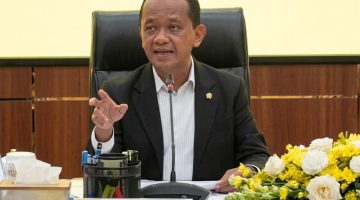 Foto: Menteri Energi dan Sumber Daya Mineral (ESDM) Bahlil Lahadalia Dalam Konferensi Pers di Jakarta (26/10)